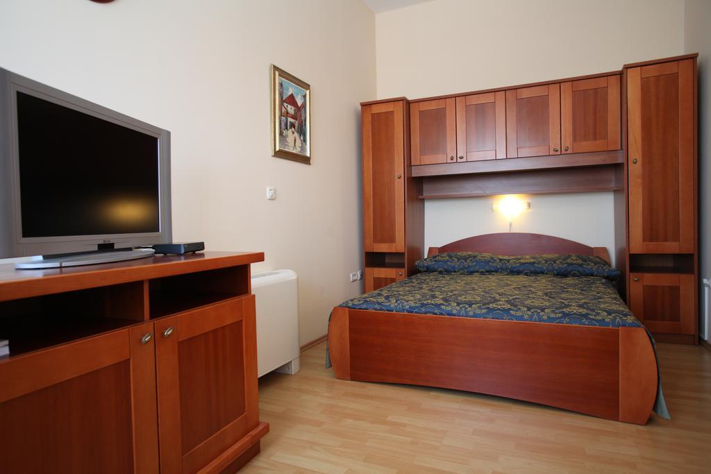 Studio Apartmani Bijeli Delfin Биоград-на-Мору Номер фото