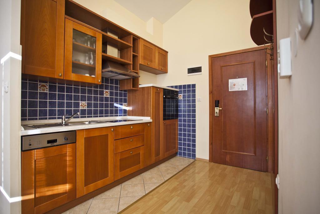 Studio Apartmani Bijeli Delfin Биоград-на-Мору Экстерьер фото