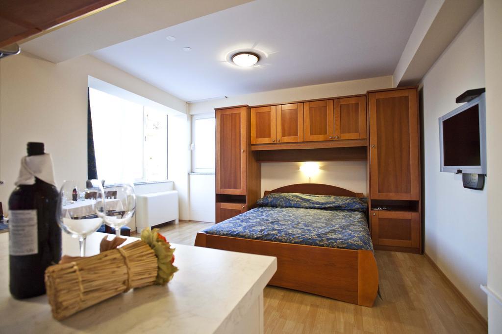 Studio Apartmani Bijeli Delfin Биоград-на-Мору Номер фото
